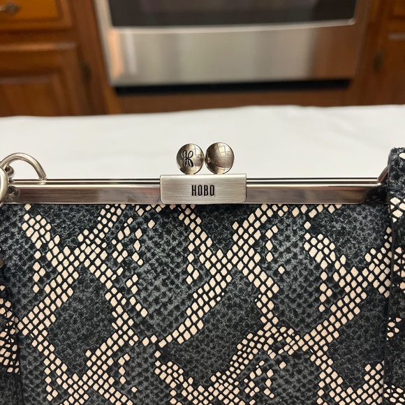 NWT, Hobo 100% Leather, Exotic Pattern, Bag. Black/Cream/Deep Navy. - Picture 2 of 16